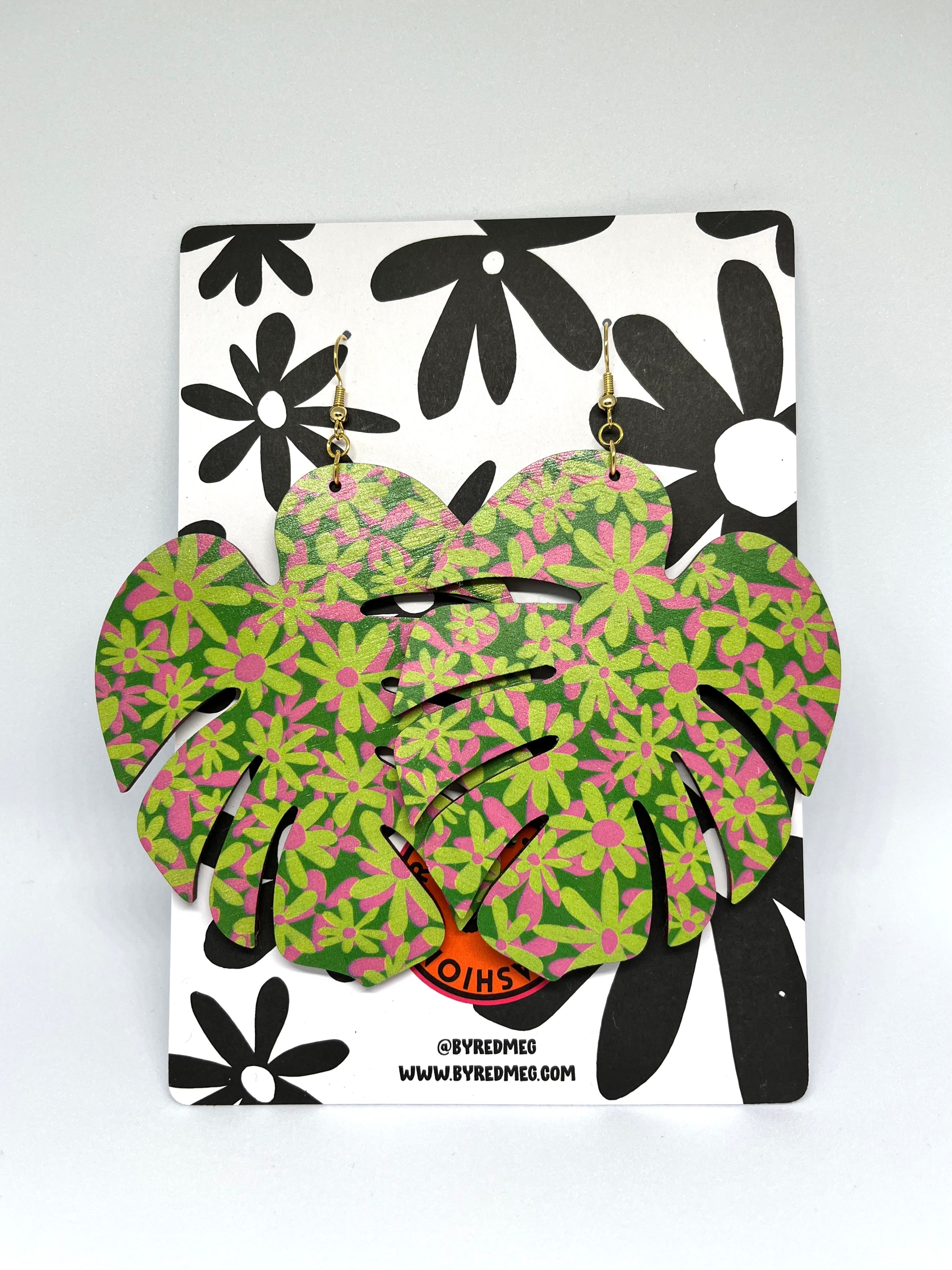 MONSTERA LEAF - Green and Pink Daisy - Large Size 10.5cm x 7.5cm